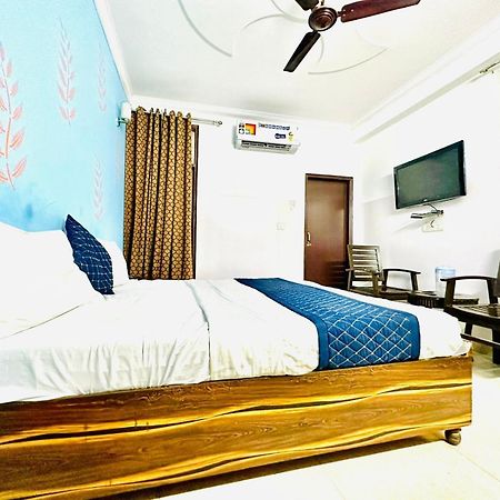 Hotel Galaxy Inn Near Delhi International Airport ニューデリー エクステリア 写真