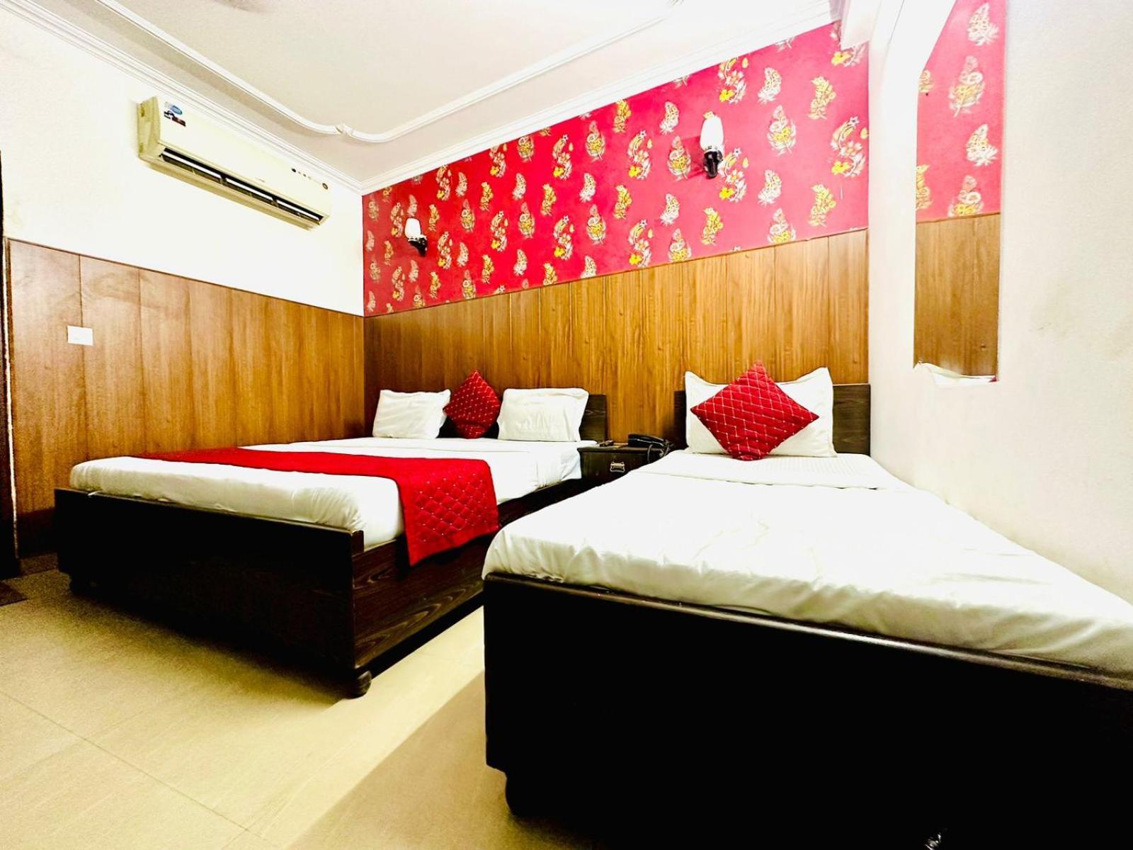 Hotel Galaxy Inn Near Delhi International Airport ニューデリー エクステリア 写真