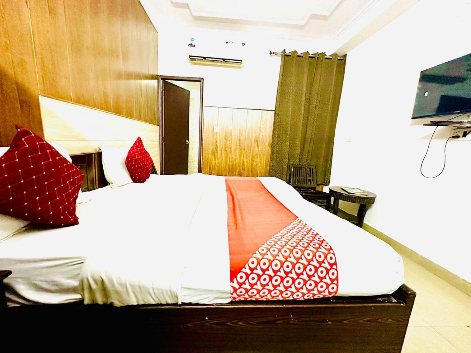 Hotel Galaxy Inn Near Delhi International Airport ニューデリー エクステリア 写真