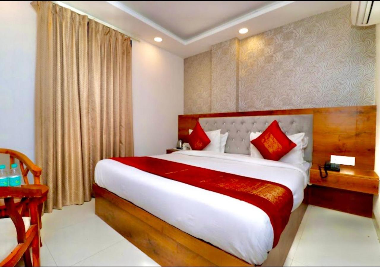 Hotel Galaxy Inn Near Delhi International Airport ニューデリー エクステリア 写真