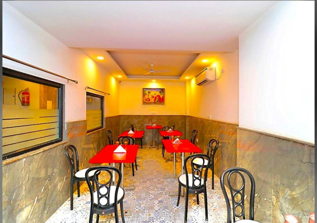 Hotel Galaxy Inn Near Delhi International Airport ニューデリー エクステリア 写真