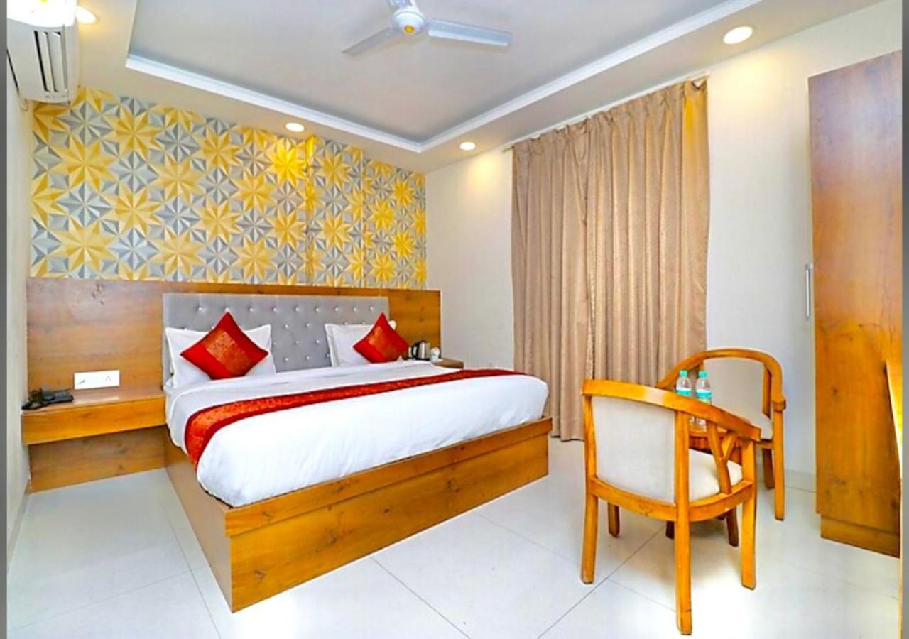 Hotel Galaxy Inn Near Delhi International Airport ニューデリー エクステリア 写真