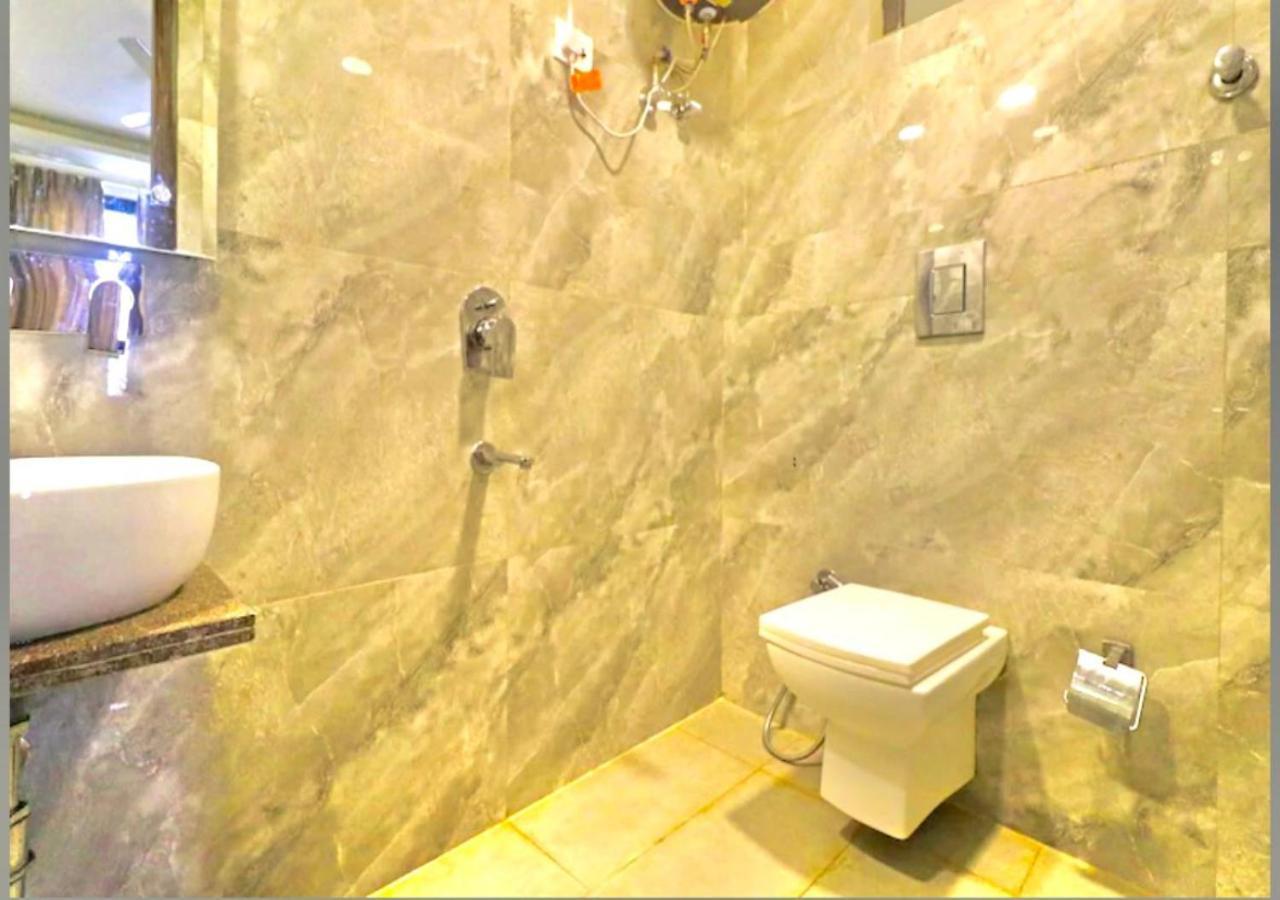Hotel Galaxy Inn Near Delhi International Airport ニューデリー エクステリア 写真