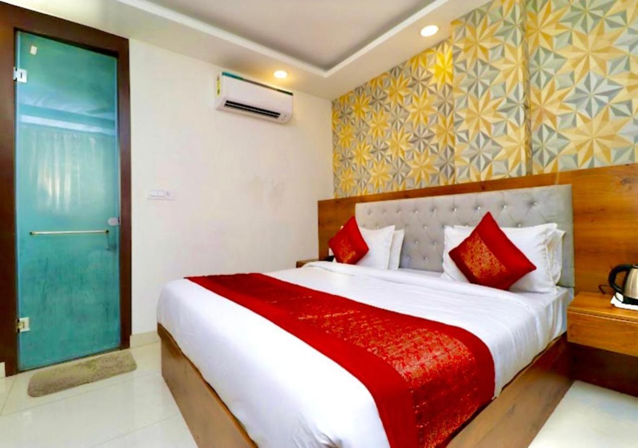 Hotel Galaxy Inn Near Delhi International Airport ニューデリー エクステリア 写真