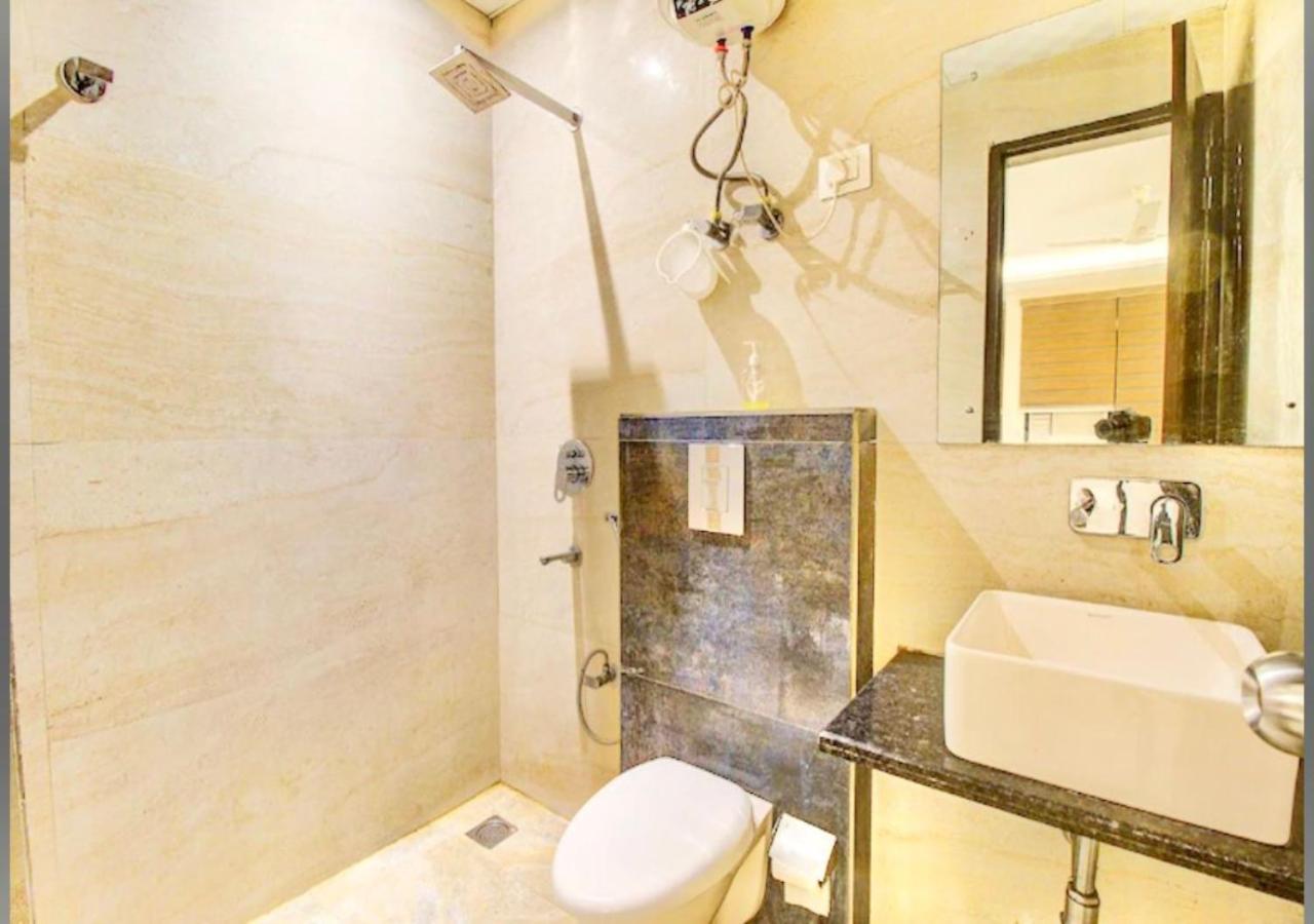 Hotel Galaxy Inn Near Delhi International Airport ニューデリー エクステリア 写真