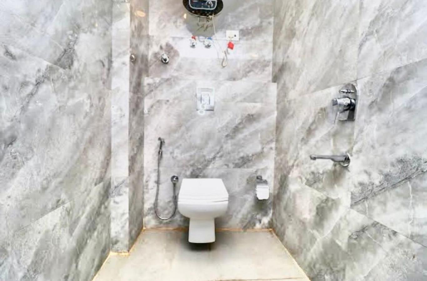 Hotel Galaxy Inn Near Delhi International Airport ニューデリー エクステリア 写真